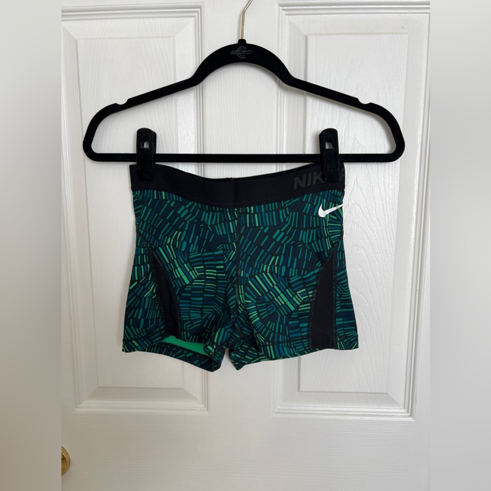 Nike Pro 3” Shorts with Mesh - Medium